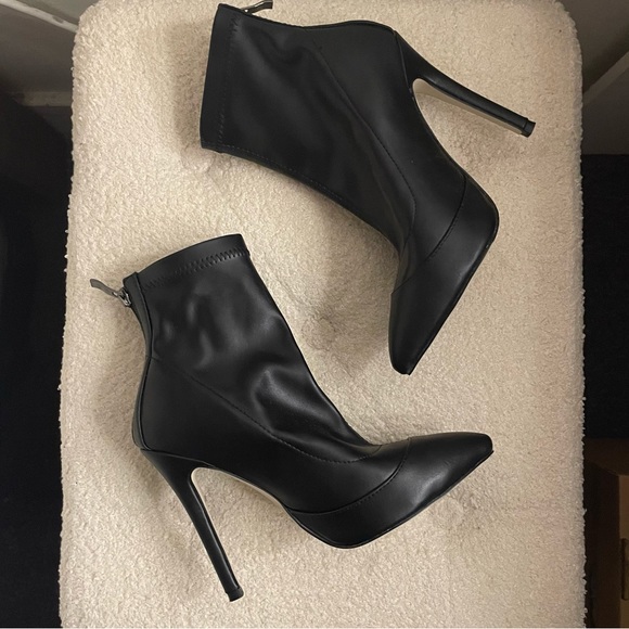 Pretty Little Thing heeled ankle boots - Picture 4 of 8
